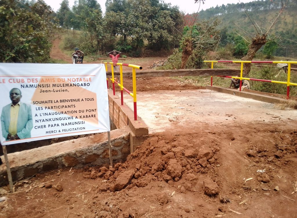 Photo prise lors de l'inauguration du pont Nyakungulwe, Photo de Bernardin Mata.