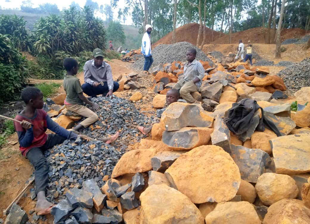 Exploitation des enfants mineurs dans des carrières à Kabare Ph.Deboutrdc