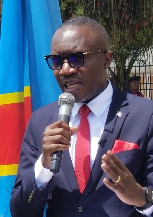 Marc Malago, Gouverneur a.i de la province du Sud-Kivu tenant un point de presse au gouvernorat le 6 mars 2023. Photo crédit DEBOUT RDC