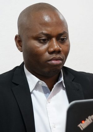 Maître Pascal Mupenda dans un point de presse devant la presse du Sud-Kivu_le 06 avril 2023. Photo crédit deboutrdc.net