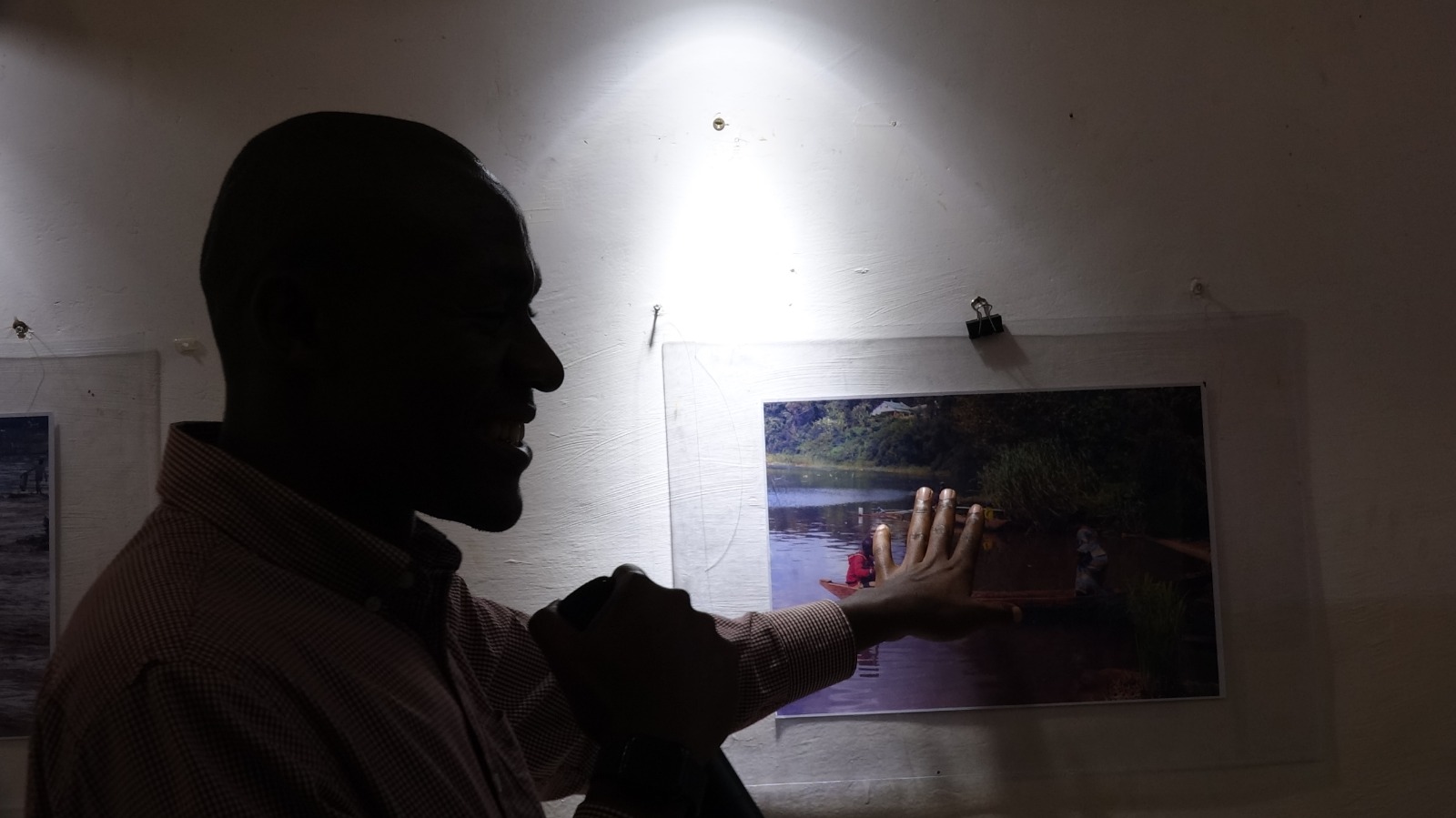 Expo-Photos "les deux visages du lac Kivu"_Janvier Barhahiga à l'Institut Français de Bukavu_07 avril 2023_©deboutrdc.net