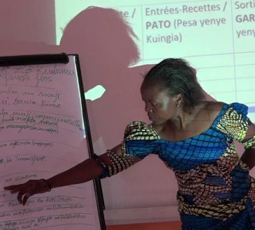 Mme Nsimire Muhigirwa, membre d'une coopérative des éleveurs de poisson de Katana, en formation chez FOPAC_Bukavu_13 avril 2023 ©deboutrdc.net