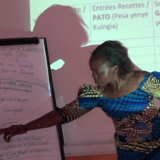 Mme Nsimire Muhigirwa, membre d'une coopérative des éleveurs de poisson de Katana, en formation chez FOPAC_Bukavu_13 avril 2023 ©deboutrdc.net
