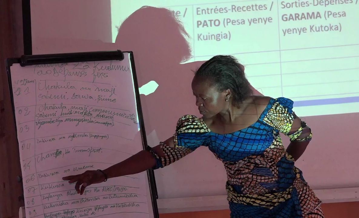 Mme Nsimire Muhigirwa, membre d'une coopérative des éleveurs de poisson de Katana, en formation chez FOPAC_Bukavu_13 avril 2023 ©deboutrdc.net
