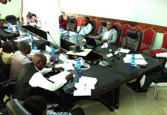 Dialogue interactif sur la protection des DDH. Rencontre entre autorités provinciales et DDH au Sud-Kivu ce 31 mai 2023 à l'Hôtel Exodus. Photo©deboutrdc