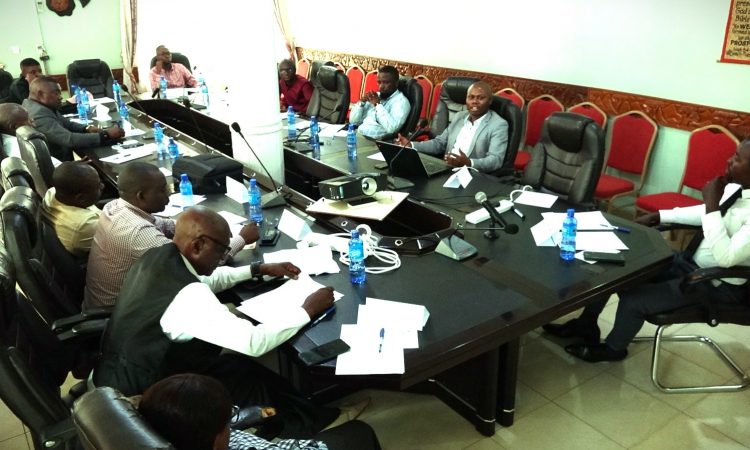 Dialogue interactif sur la protection des DDH. Rencontre entre autorités provinciales et DDH au Sud-Kivu ce 31 mai 2023 à l'Hôtel Exodus. Photo©deboutrdc