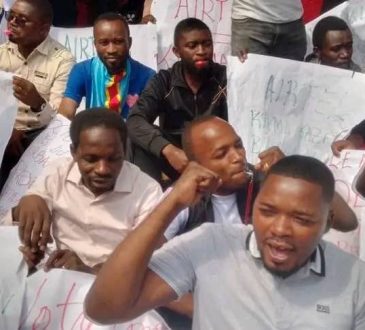 Sit-in à la maison Airtel à Bukavu, RD Congo_6 septembre 2023. Les manifestants dénoncent l'escroquerie et la mauvaise qualité des services
